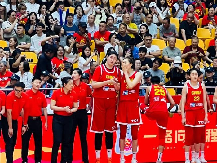 中国女篮有好消息，宫鲁鸣憔悴，王思雨大心脏，李梦跟李月汝不同