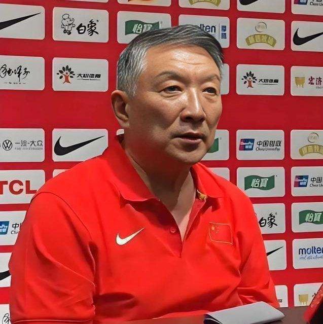 中国女篮有好消息，宫鲁鸣憔悴，王思雨大心脏，李梦跟李月汝不同