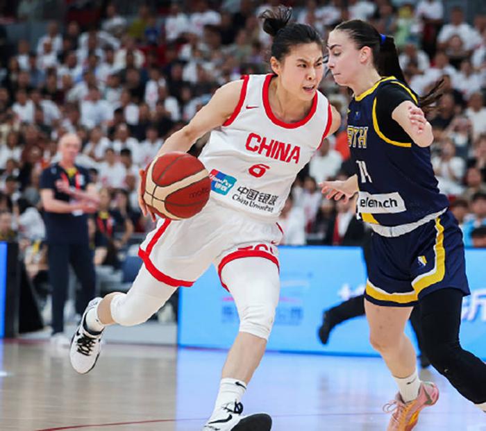 中国女篮有好消息，宫鲁鸣憔悴，王思雨大心脏，李梦跟李月汝不同