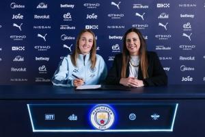 开云APP-官方：曼城女足签下前拜仁女足队员西德尼-罗曼，签约三年