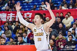 开云官网-关键三分锁胜局！朱俊龙三分5中4 得到16分7板2助2断