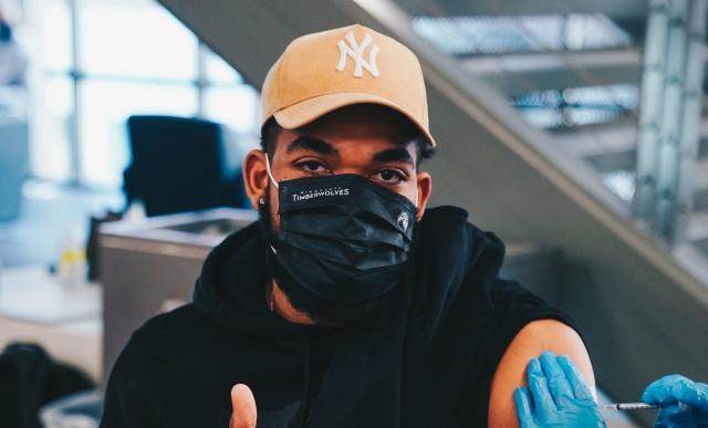 开云官网-唐斯不满反疫苗者遭狂喷 美网友对疫苗态度割裂