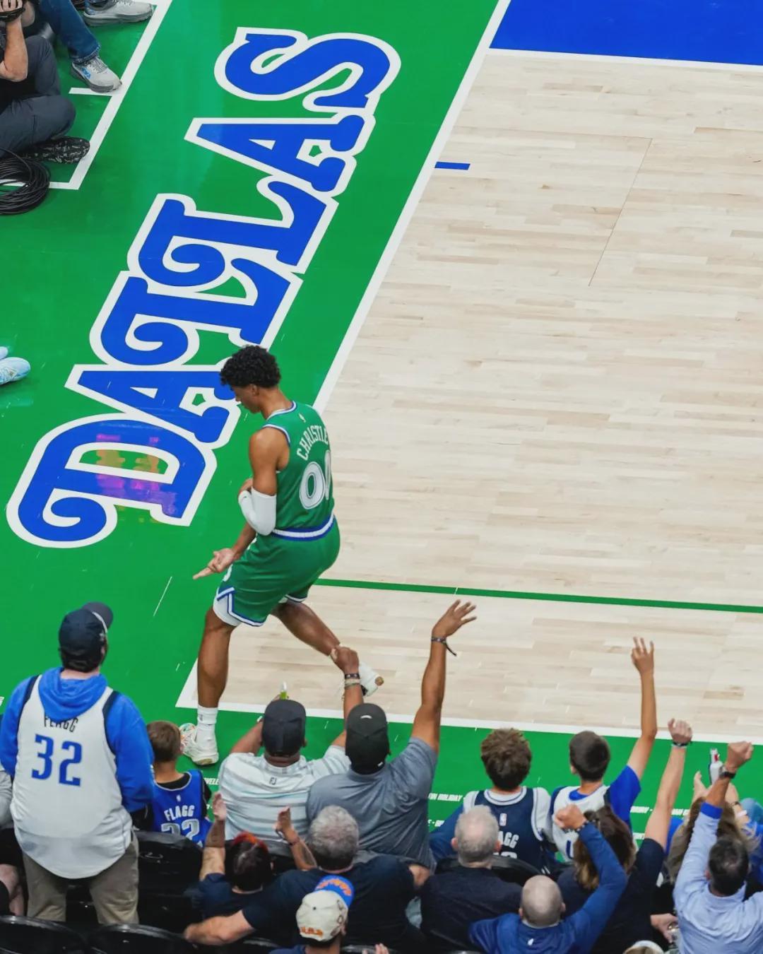 连续四场爆发！24+21+26+22！浓眉成了交易添头？