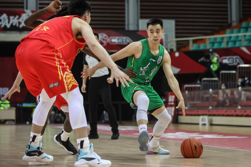 CBA第一阶段排名！上海广厦争第一，山东杀进前4，辽篮下滑太严重