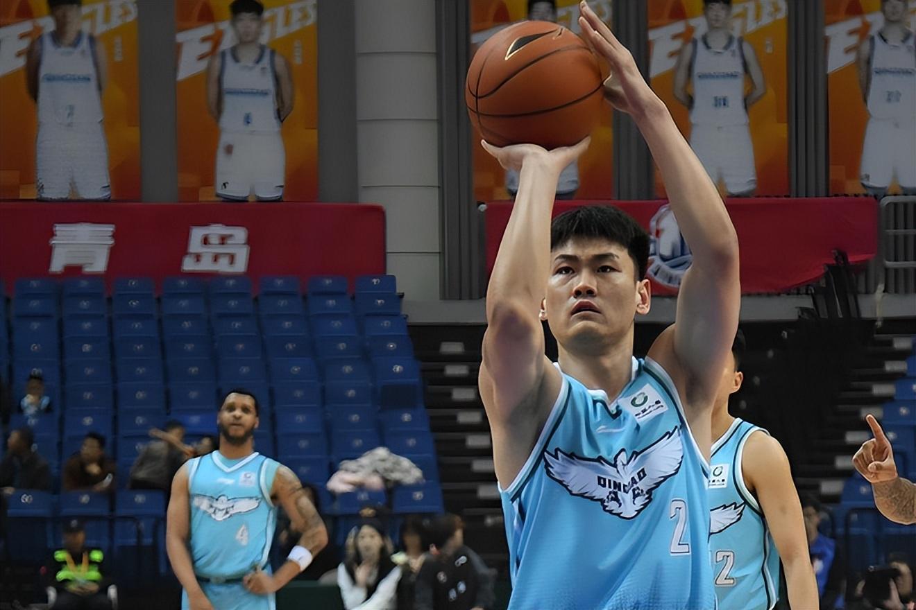 开云APP-7分险胜！青岛男篮力克广州 首发齐上双+米奇两双 郭艾伦空砍25分