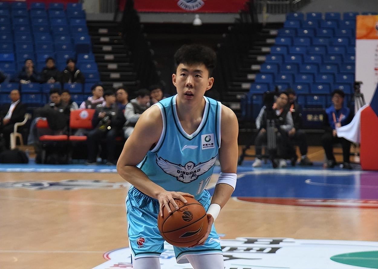 开云APP-7分险胜！青岛男篮力克广州 首发齐上双+米奇两双 郭艾伦空砍25分