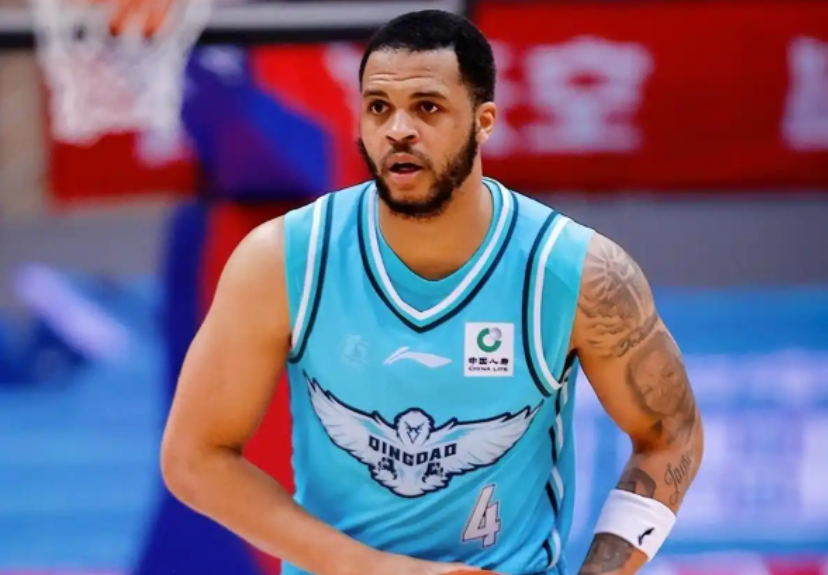 开云APP-7分险胜！青岛男篮力克广州 首发齐上双+米奇两双 郭艾伦空砍25分