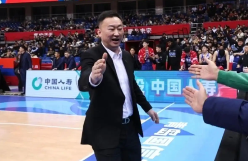 开云APP-7分险胜！青岛男篮力克广州 首发齐上双+米奇两双 郭艾伦空砍25分