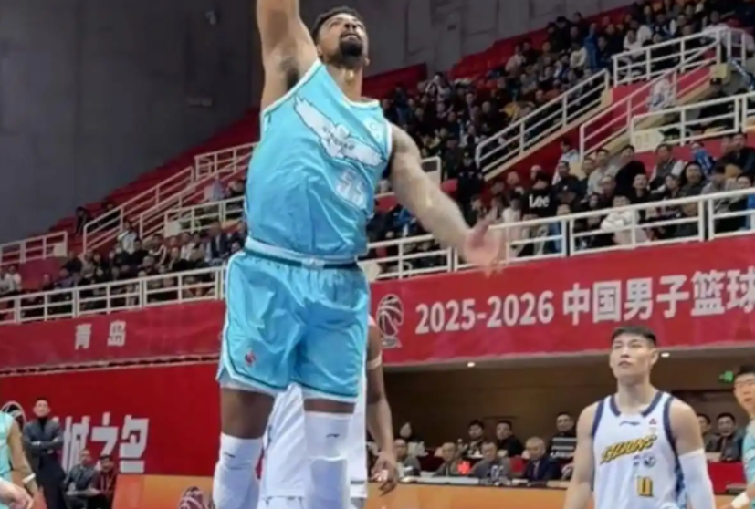 开云APP-7分险胜！青岛男篮力克广州 首发齐上双+米奇两双 郭艾伦空砍25分