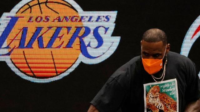 开云APP-浓眉哥状态已重新拉满 勒布朗何时才能王者归来？