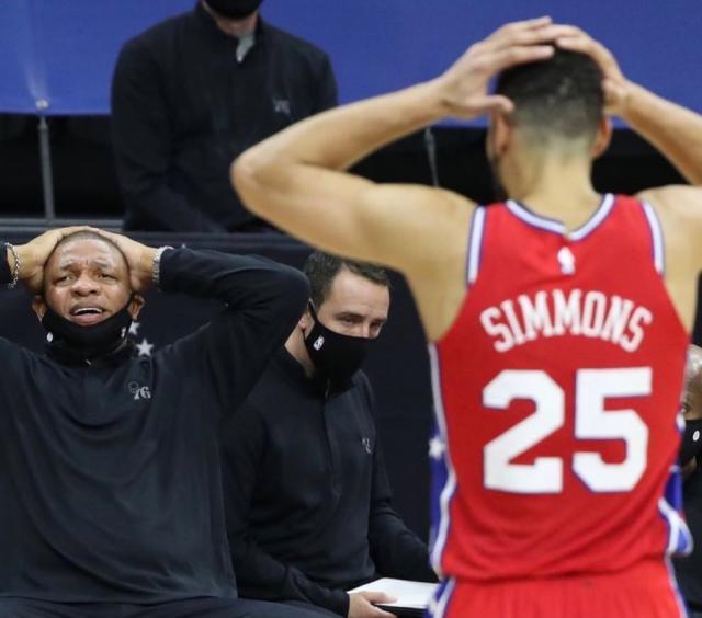 开云下载-西蒙斯全明星后进攻效率跳水 背后有伤病隐情？