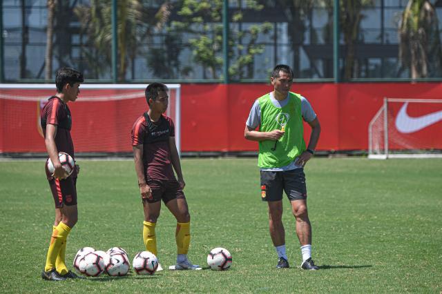 开云APP-邵佳一：中超降薪势在必行 武磊替补非能力问题