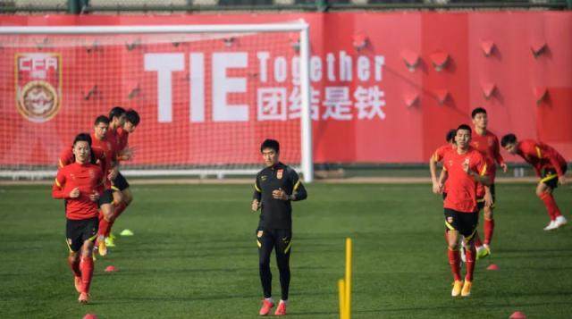 开云下载-【早报】科芒雪中送炭！拜仁五连胜之姿出征世俱杯！