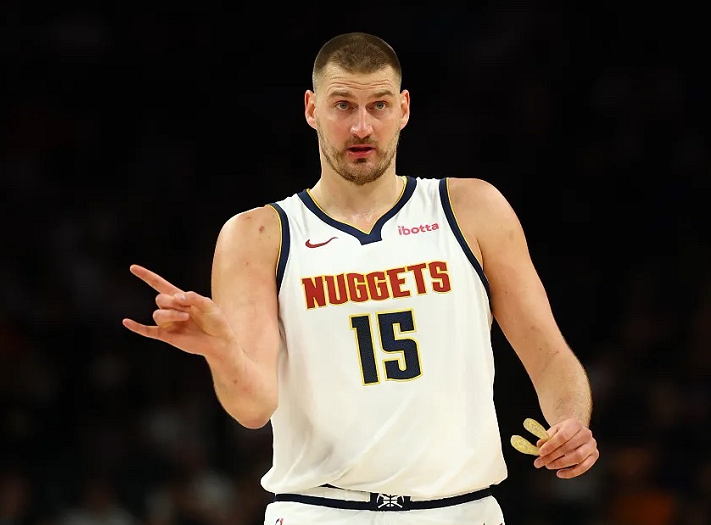 kaiyun.com-末节6中0+2致命失误！大规模冲突遭驱逐！约基奇输球又输人