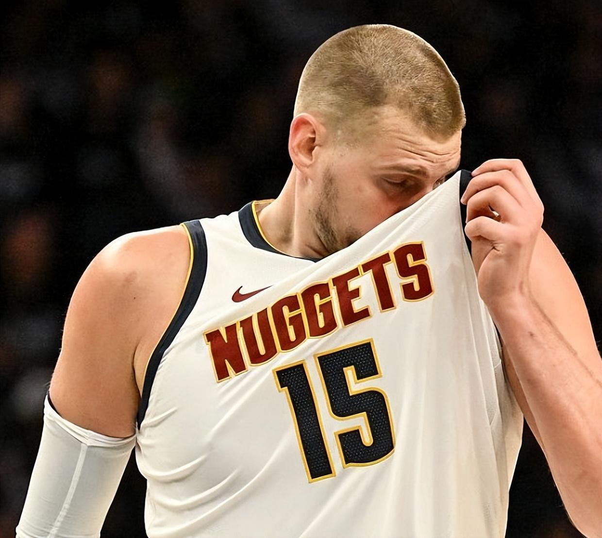 kaiyun.com-末节6中0+2致命失误！大规模冲突遭驱逐！约基奇输球又输人