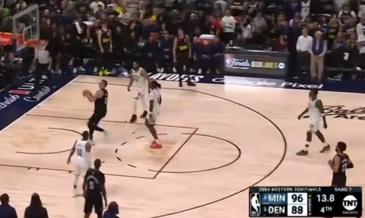 开云下载-你也干过？24年掘金抢七不敌森林狼 G7大局已定约基奇读秒上篮